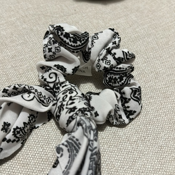 Free With $25 Purchase-Black & White Bandanna Style Scrunchie - Picture 7 of 8